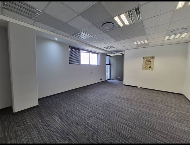 61M² OFFICE TO LET IN SANDTON CENTRAL